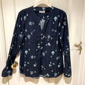 Perfect Carve navy blue V-neck top S